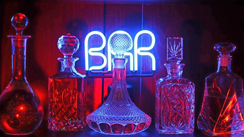 30+ Examples of Neon Bar Signs for Home Bars