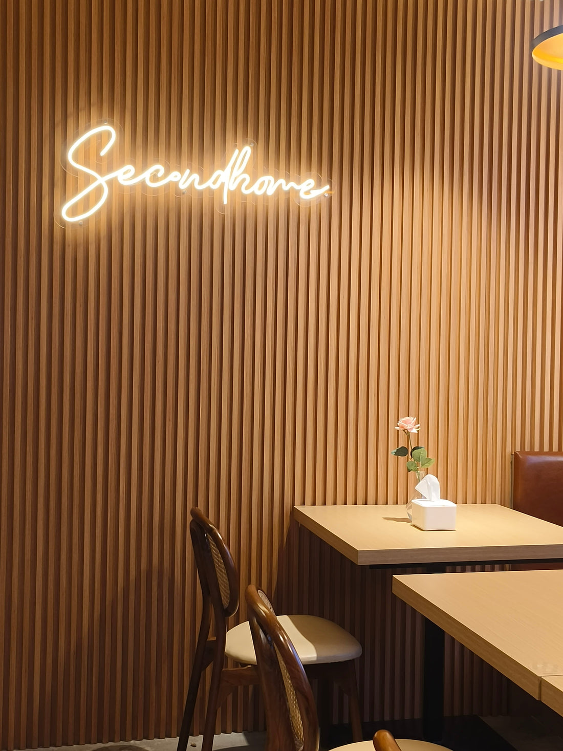 Why UK Creators Use Neon in YouTube and TikTok Setups