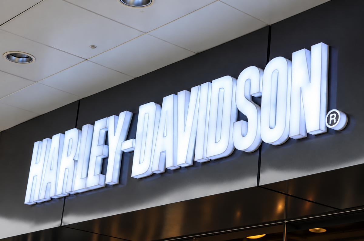 Close-up of evenly glowing fully illuminated channel letters
