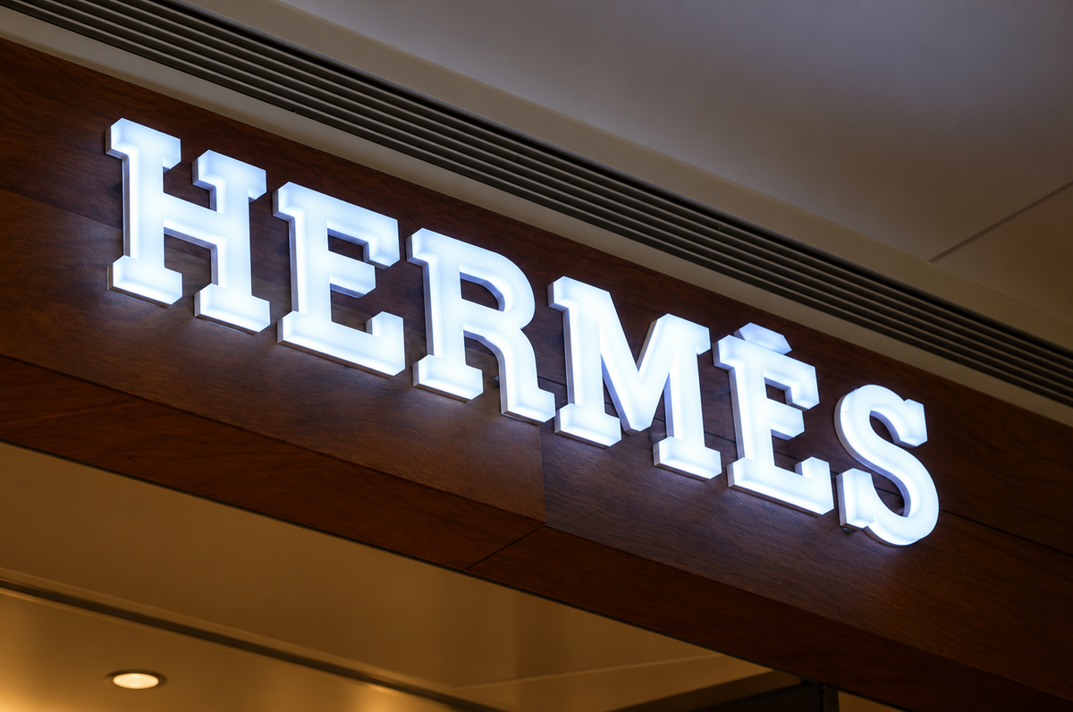 Fully illuminated 3D business name installed across an UK storefront
